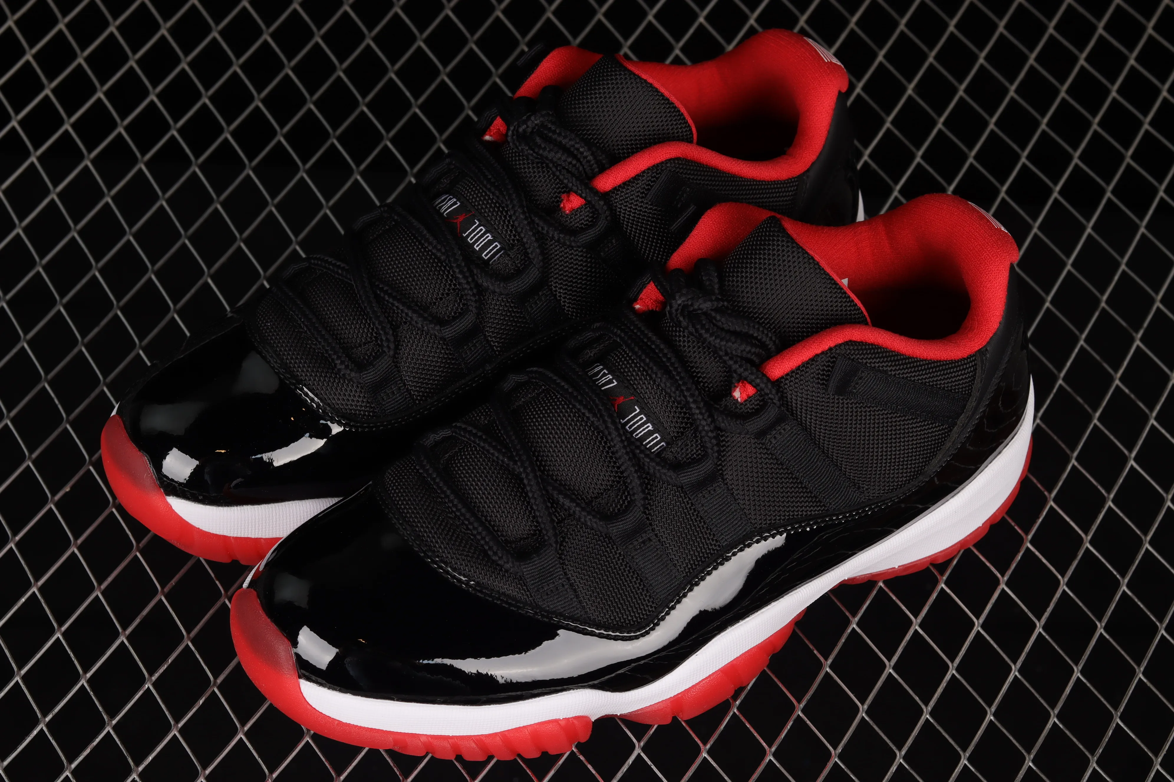 All categories Air Jordan Jordan series basketball shoes Air Jordan 11 F version Air Jordan 11 Low Bred AJ11 Joe 11 patent leather black and red genuine carbon low-top basketball shoes 528895-012